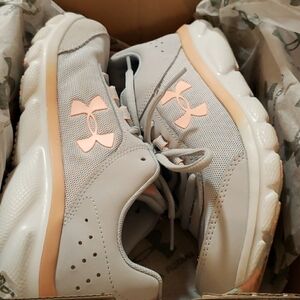 UNDER Armour Girl Sneakers